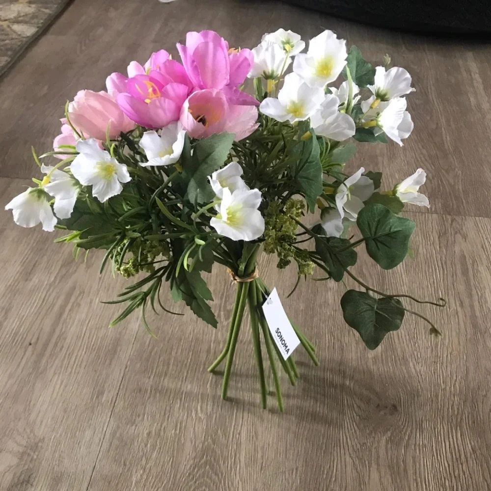 Tulip Faux floral bouquet table decor